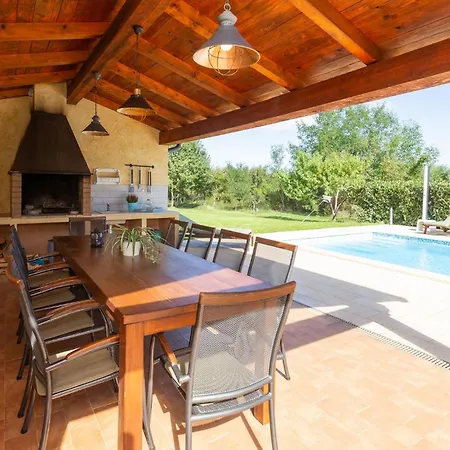 Awesome In With Outdoor Swimming Pool *